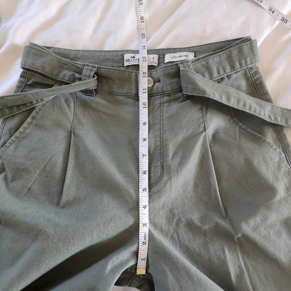 Hollister belted ultra highrise olive green pants size 7 - Picture 4 of 6